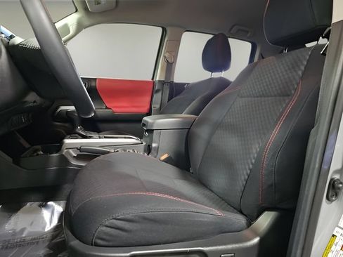 Used 2021 Toyota Tacoma SR5 RWD image 10