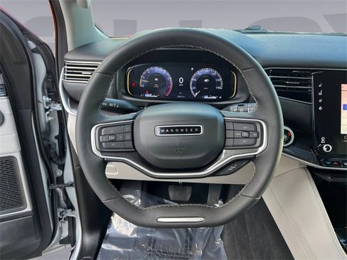 Used 2024 Jeep Wagoneer Base image 13
