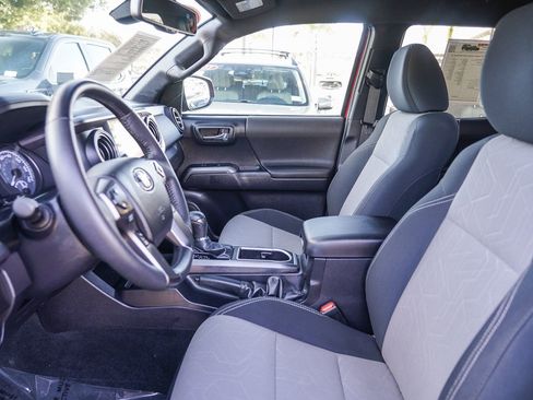 Certified 2022 Toyota Tacoma TRD Off-Road w/ Technology Package image 17