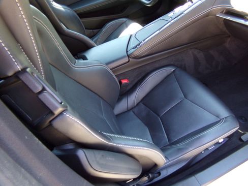 Used 2022 Chevrolet Corvette Stingray Preferred Conv w/ Z51 Performance Package RWD image 25