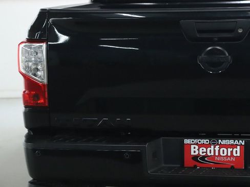 Used 2019 Nissan Titan SL w/ Midnight Edition image 44