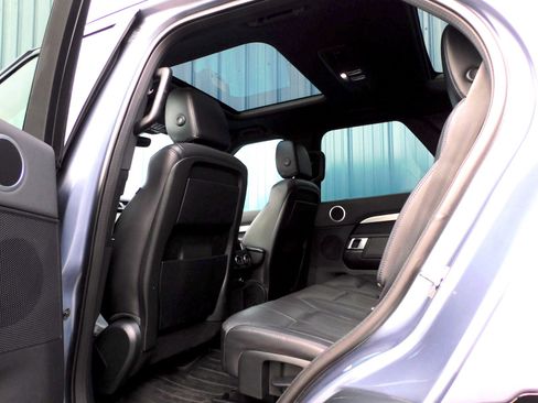 Used 2020 Land Rover Discovery Landmark image 15