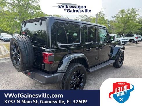 Used 2025 Jeep Wrangler Unlimited Sahara AWD/4WD image 6