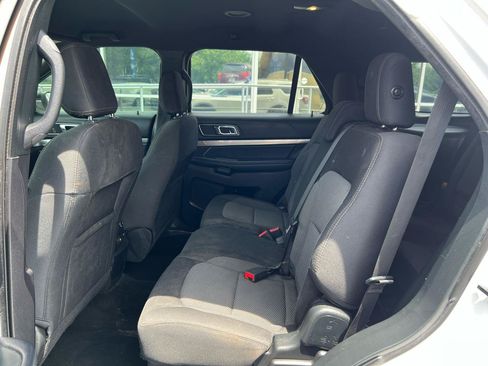 Used 2018 Ford Explorer XLT w/ Equipment Group 201A AWD/4WD image 12