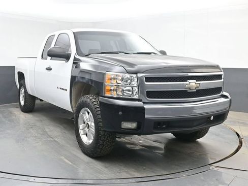 Used 2013 Chevrolet Silverado 1500 W/T RWD image 2