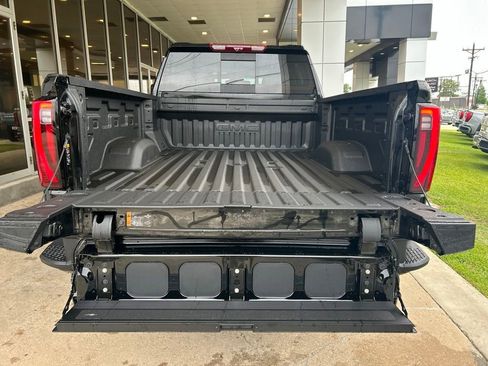Used 2026 GMC Sierra 2500 Denali w/ Technology Package AWD/4WD image 13