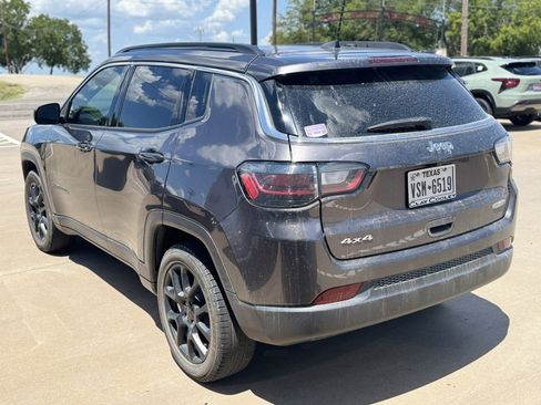 Used 2022 Jeep Compass Latitude w/ Sun and Sound Group AWD/4WD image 2