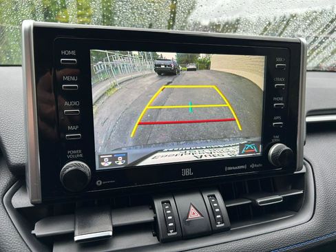 Used 2021 Toyota RAV4 XLE Premium AWD/4WD image 21