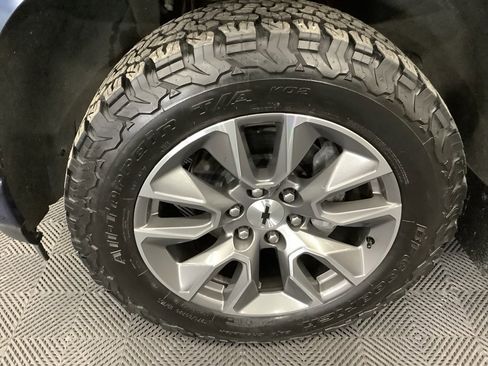 Used 2019 Chevrolet Silverado 1500 RST image 2