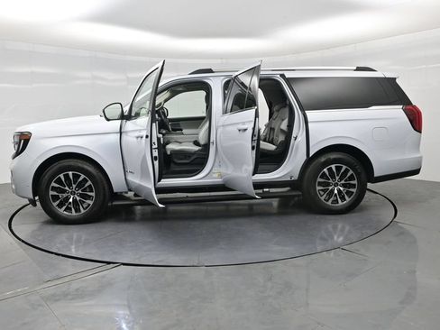 Used 2025 Ford Expedition Max Platinum AWD/4WD image 44