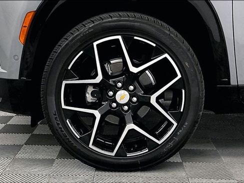 Used 2025 Chevrolet Traverse High Country image 10