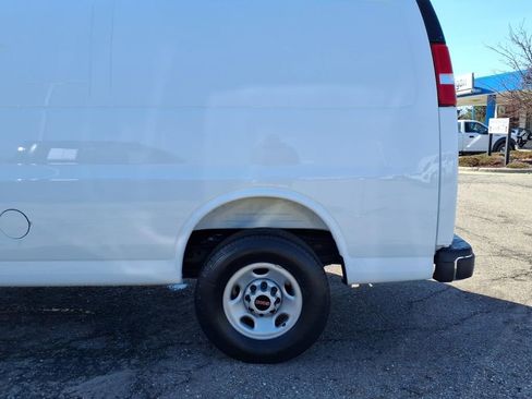 Certified 2025 GMC Savana 2500 Extended w/ Driver Convenience Package RWD image 20