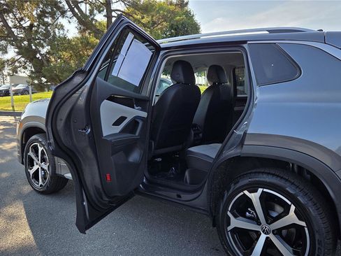 New 2026 Volkswagen Tiguan SE AWD/4WD image 25