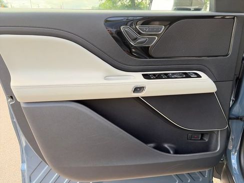 Used 2026 Lincoln Aviator AWD image 26