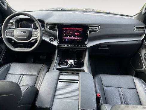 Used 2025 Jeep Wagoneer Series II AWD/4WD image 10