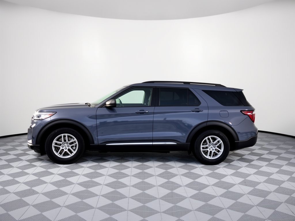 Used 2025 Ford Explorer Active RWD image 2