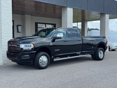 Used 2024 RAM 3500 Laramie w/ Sport Appearance Package AWD/4WD image 4