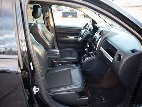 Used 2015 Jeep Compass Latitude image 22