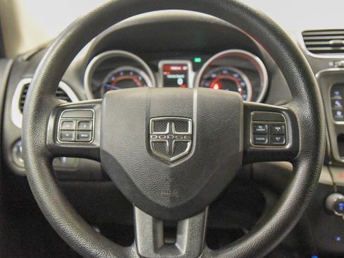 Used 2019 Dodge Journey SE image 17