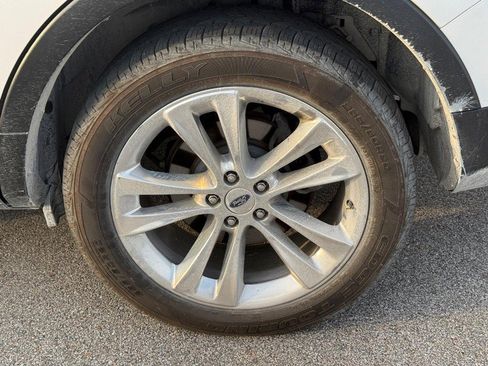 Used 2019 Ford Explorer XLT w/ Equipment Group 202A image 3