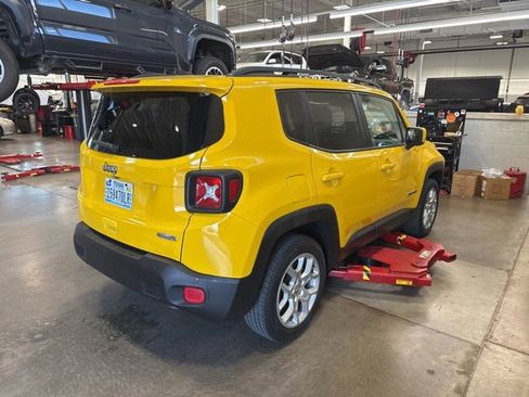 Used 2018 Jeep Renegade Latitude image 3
