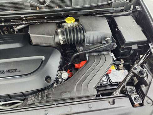 Used 2024 Chrysler Pacifica Touring-L image 17