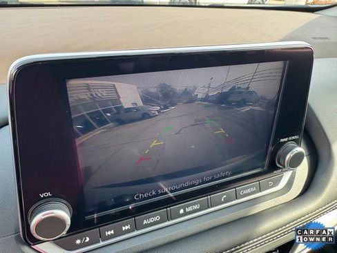 Used 2023 Nissan Rogue SV image 9