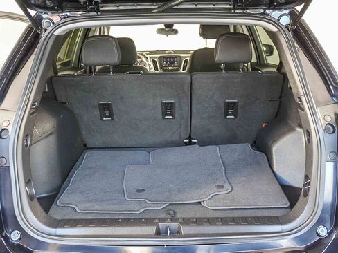 Used 2021 Chevrolet Equinox LS image 25