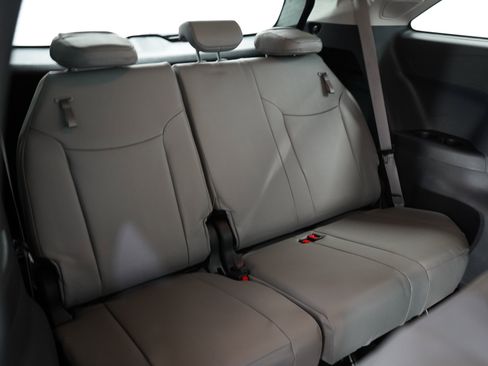 Used 2025 Toyota Sienna XLE w/ XLE Plus Package AWD/4WD image 15