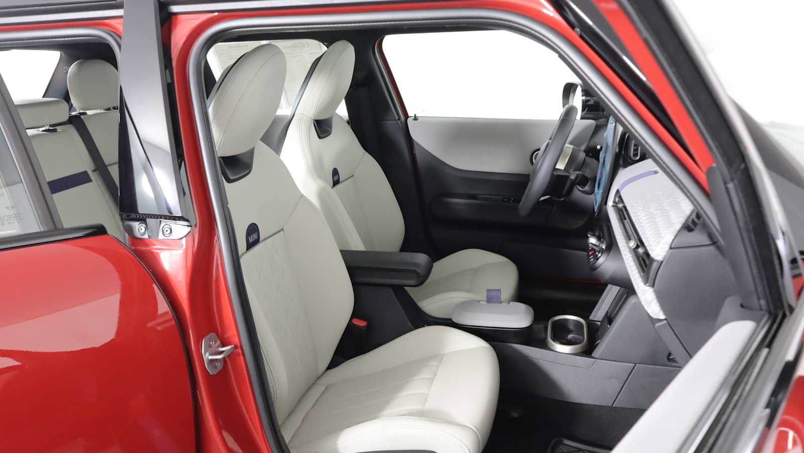 Used 2026 MINI Cooper 4-Door Hardtop FWD image 9