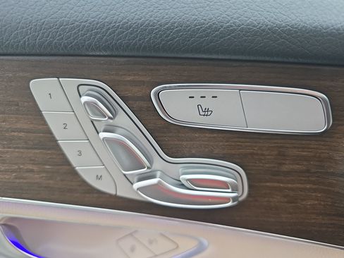 Used 2021 Mercedes-Benz GLC 300 4MATIC image 29