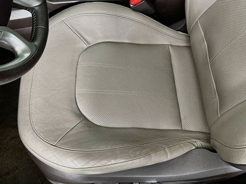 Used 2010 Hyundai Tucson Limited w/ Premium Pkg 4 AWD/4WD image 20
