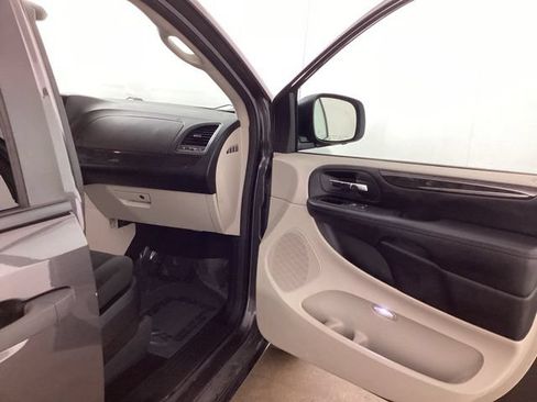 Used 2020 Dodge Grand Caravan SE FWD image 23