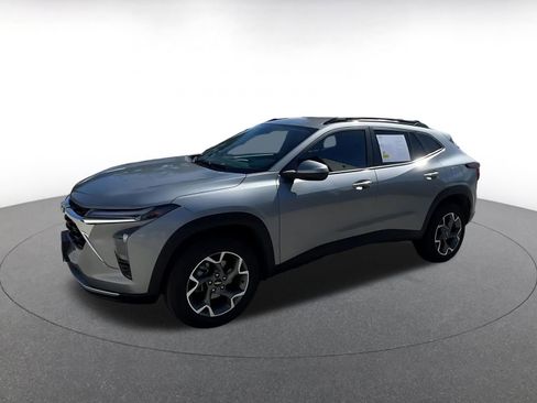 Used 2025 Chevrolet Trax LT image 8