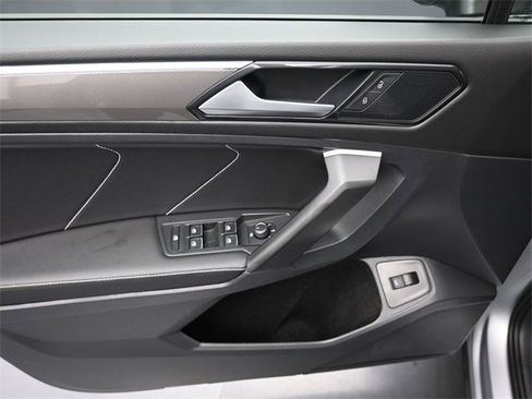 Used 2022 Volkswagen Tiguan SE R-Line image 23