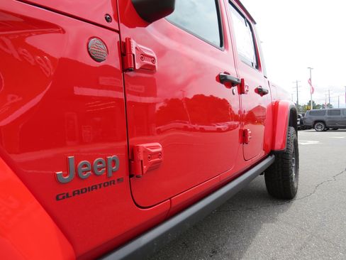 New 2025 Jeep Gladiator Mojave image 15
