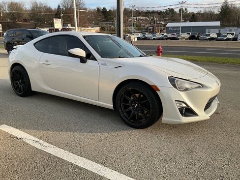 Used 2014 Scion FR-S image 3