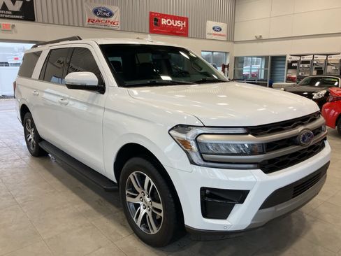 Used 2024 Ford Expedition Max XLT image 3