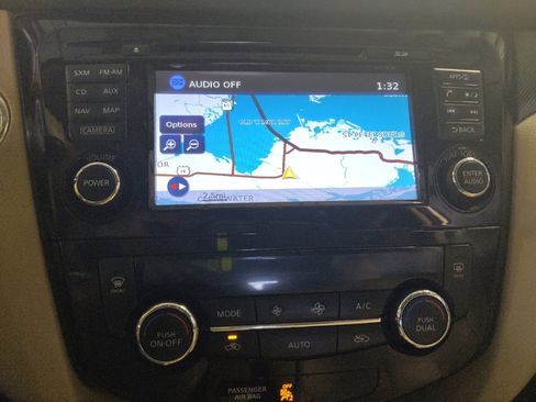 Used 2015 Nissan Rogue SL FWD image 25