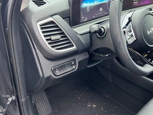 Certified 2025 Kia Seltos SX w/ SX Sunroof Package image 12