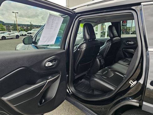 Used 2019 Jeep Cherokee Latitude Plus AWD/4WD image 12