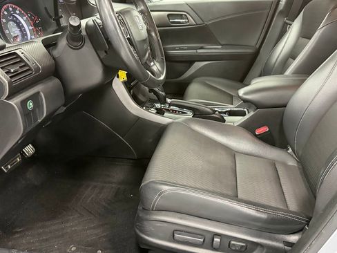 Used 2017 Honda Accord Sport image 9