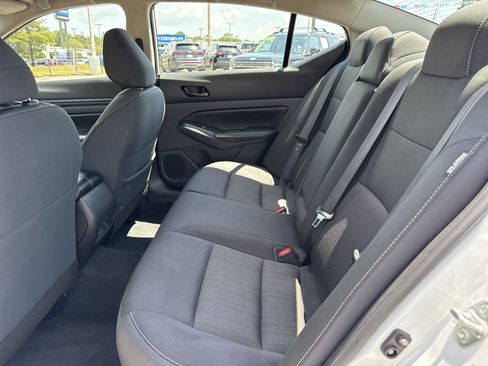 Used 2025 Nissan Altima 2.5 SV FWD image 13