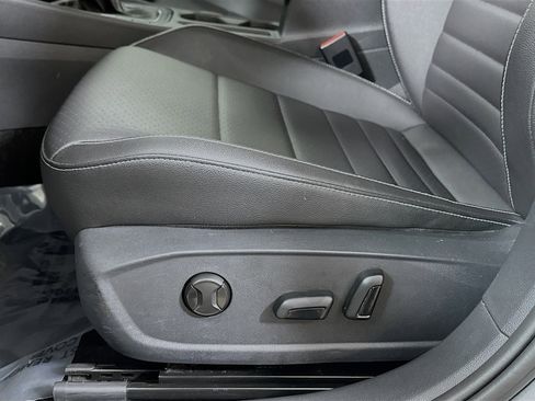 Used 2024 Volkswagen Jetta SE image 18