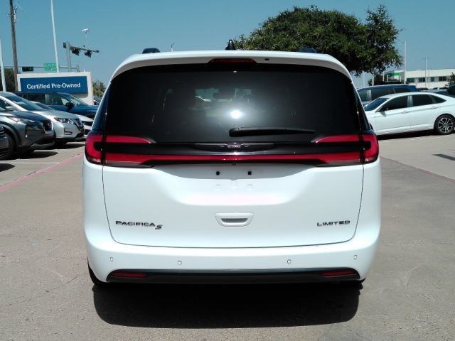 Used 2025 Chrysler Pacifica Limited FWD image 9