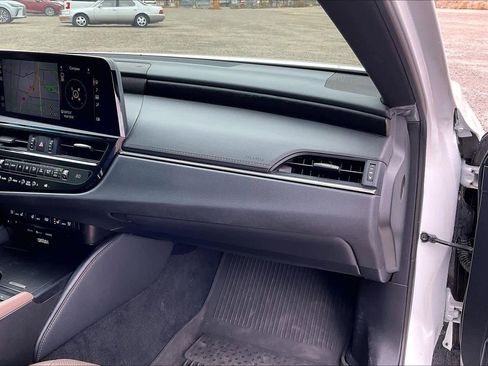 Used 2022 Lexus ES 350 w/ Accessory Package image 18