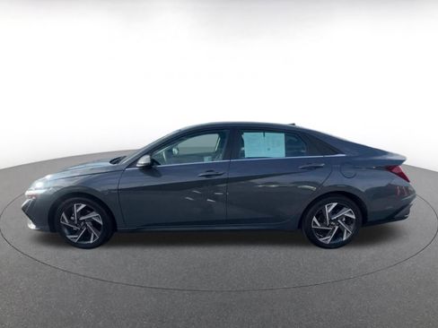 Used 2025 Hyundai Elantra SEL image 9