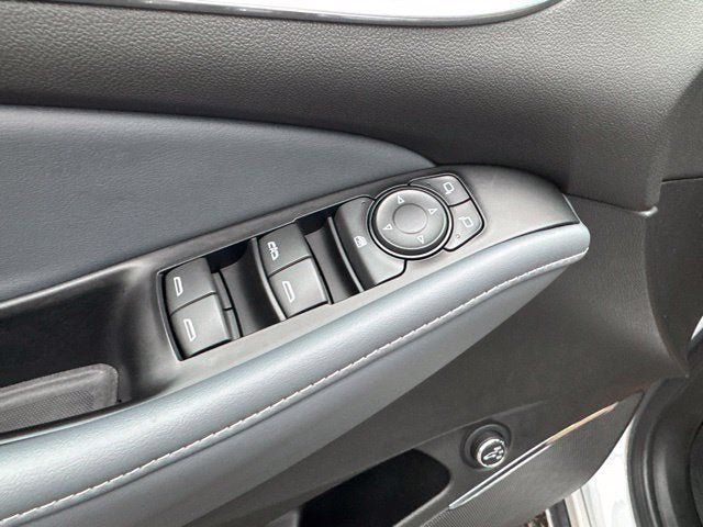 Used 2024 Buick Enclave Essence FWD image 9