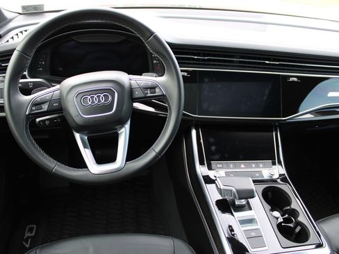 Certified 2025 Audi Q7 2.0T Premium Plus image 11