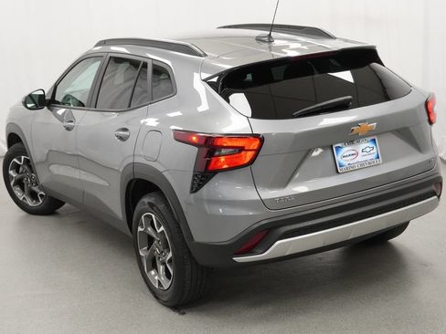 Used 2024 Chevrolet Trax LT w/ Driver Confidence Package FWD image 37